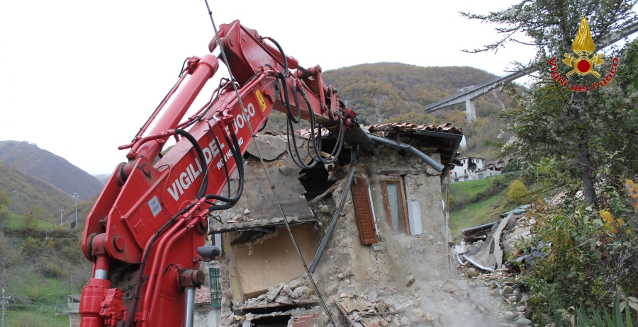 Ascoli Piceno, proseguono gli interventi di smontaggio controllato a Capodacqua