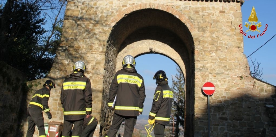 Macerata, intervento dei NIS nel centro storico di Camerino
