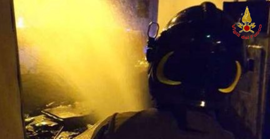 Genova, incendio di un camion