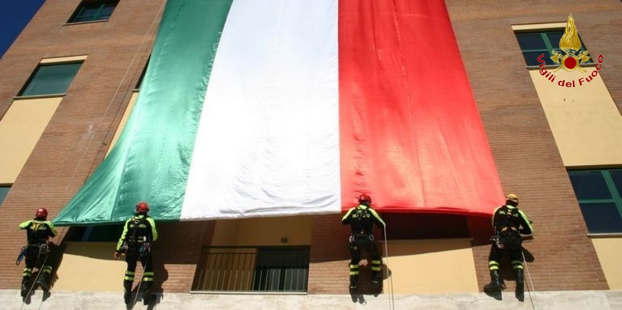 Crotone, festeggiamenti in onore di Santa Barbara patrona dei Vigili del fuoco