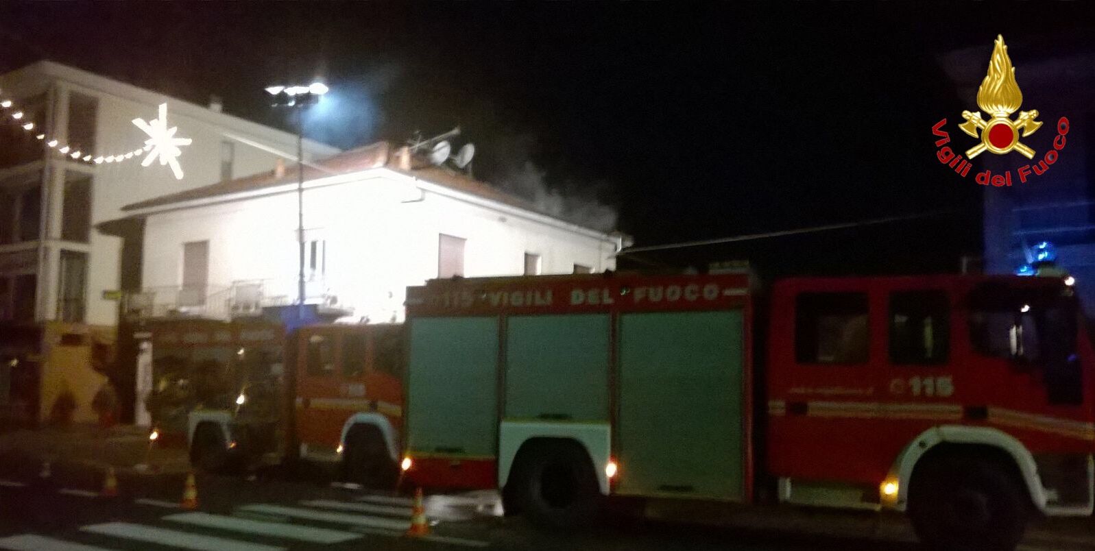 Varese, incendio del tetto in uno stabile nel comune di Vergiate