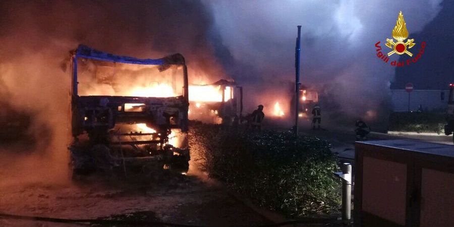 Verona, incendi in due parcheggi