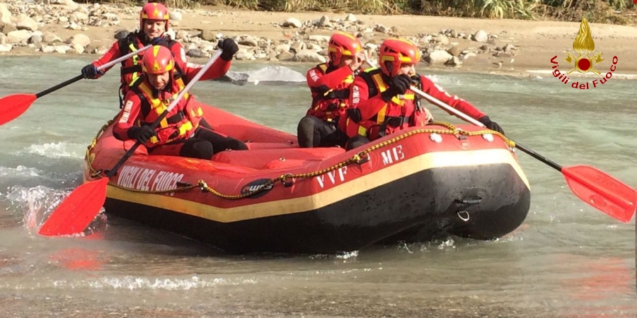 Messina, esercitazione SAF (Speleo Alpino Fluviale) lungo le rive del fiume Alcantara