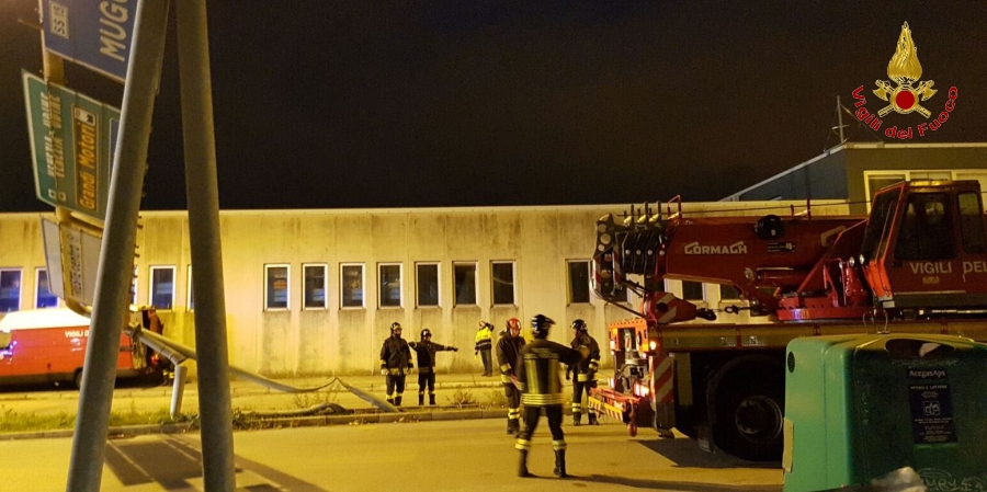 rieste, messa in sicurezza una struttura della segnaletica stradale dopo il suo cedimento