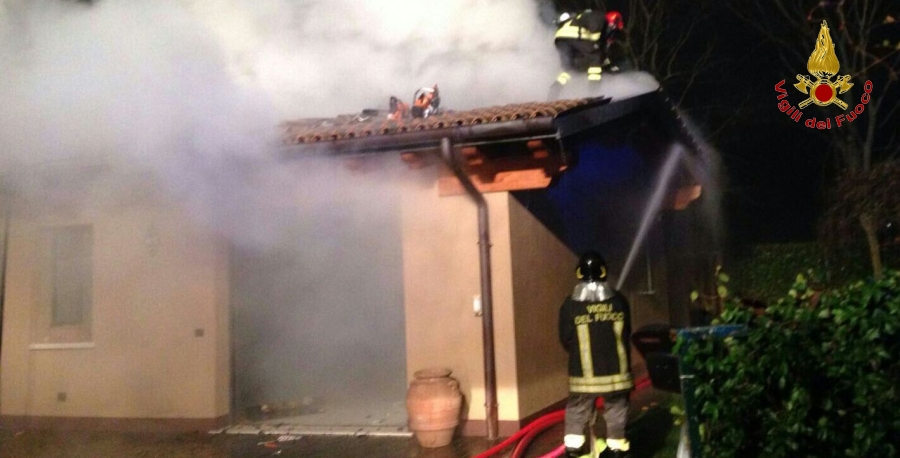 Padova, incendio di un tetto nel comune di Santa Giustina in Colle