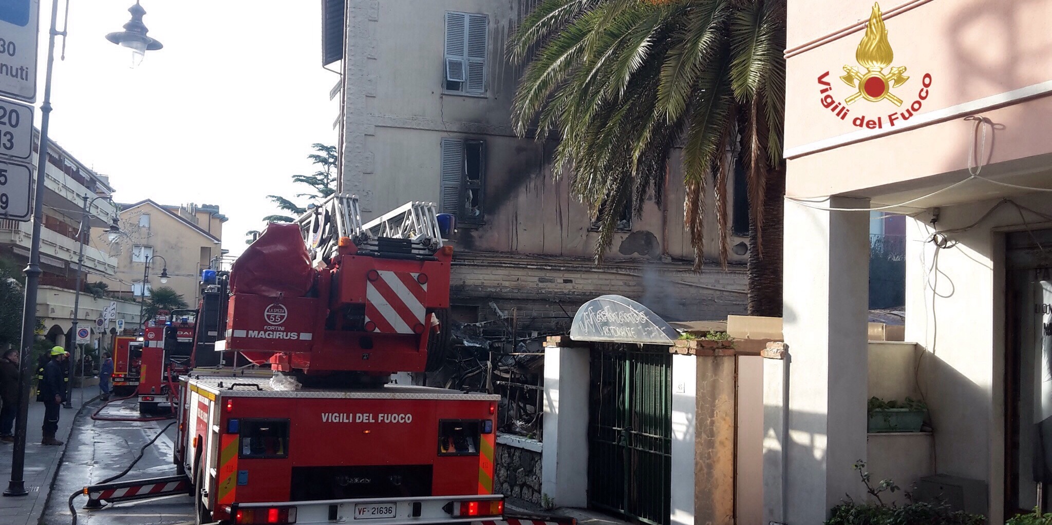 La Spezia, incendio in una struttura alberghiera a Deiva Marina