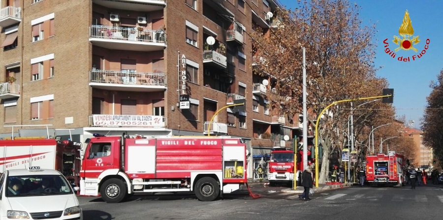 Roma, incendio nell'abitazione di una nota attrice, palazzo evacuato nel quartiere Nomentano