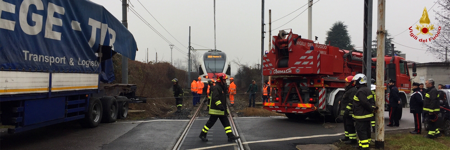 Varese, incidente ferroviario ad un passaggio a livello nel comune di Ternate