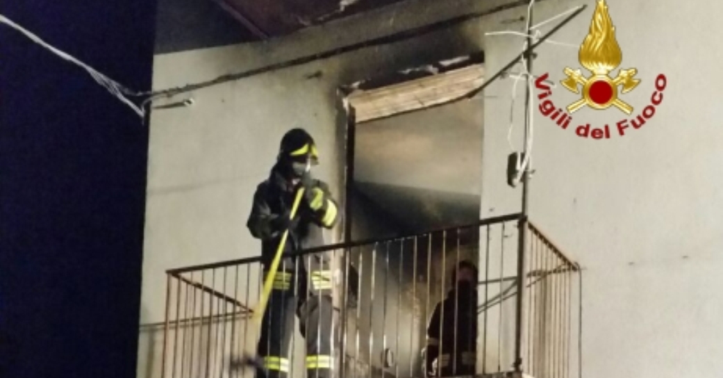 Ancona, incendio appartamento