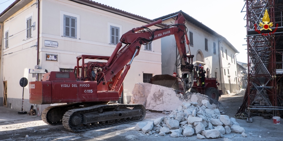 Perugia, smontaggio controllato e rimozione macerie per ripristino viabilità a Norcia
