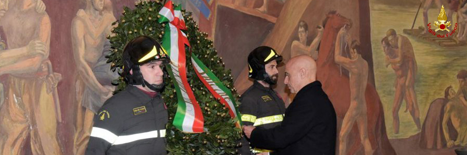 Il Ministro dell'Interno, Marco Minniti rende omaggio al Sacrario dei Vigili del fuoco