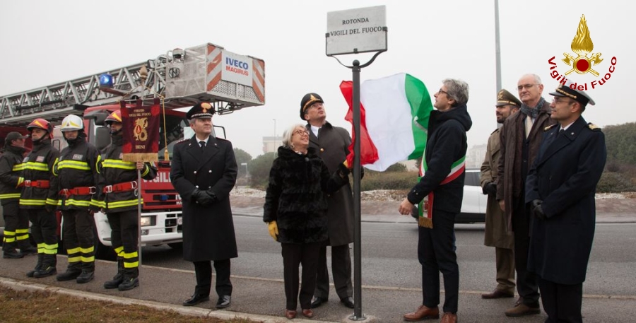 Rimini, cerimonia di intitolazione rotonda ai Vigili del fuoco