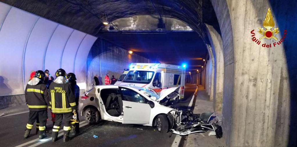 Genova,  incidente stradale in galleria nel comune di Sestri Levante
