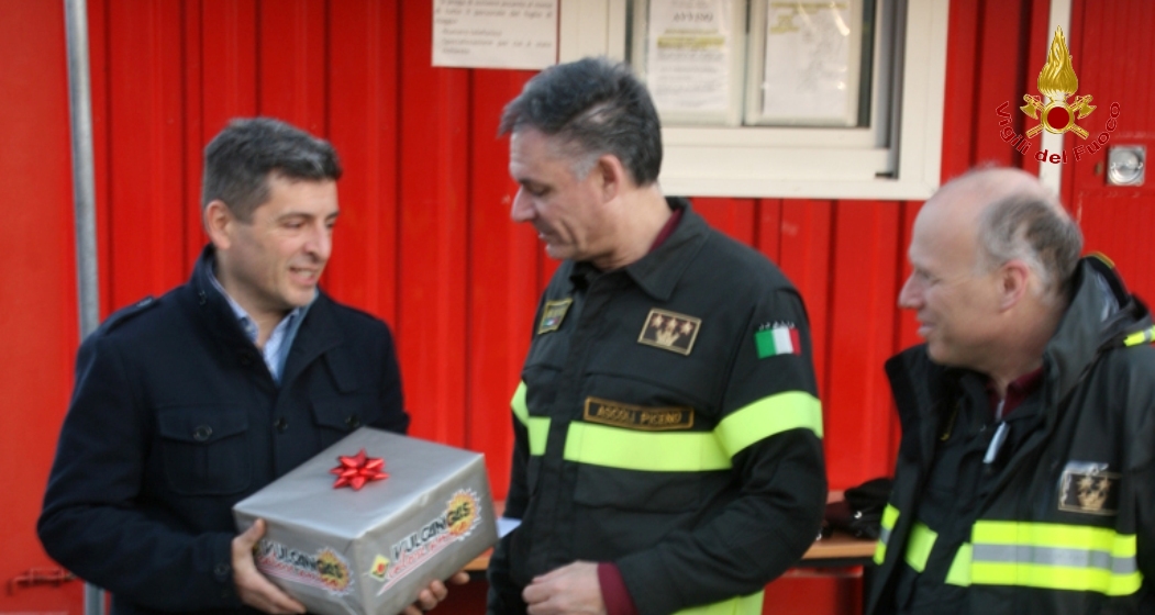 Ascoli Piceno, i Vigili del fuoco ricevono un defibrillatore dalla Vulcangas