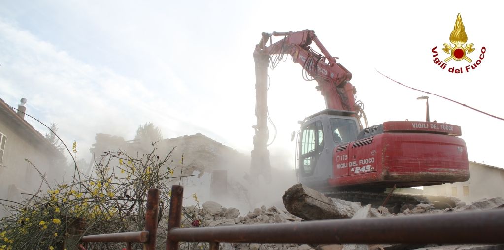 Macerata, smontaggio controllato di un'abitazione privata a Pieve Torina
