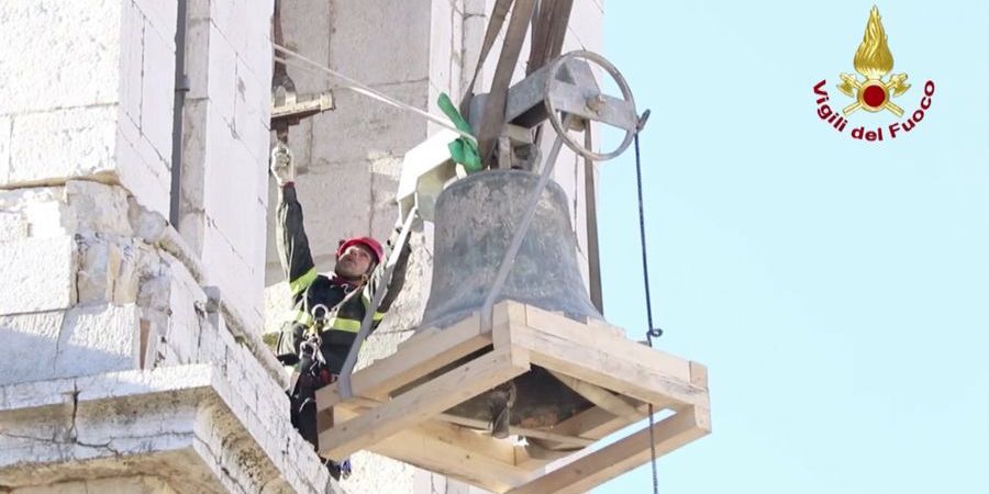 Recupero campana Santa Maria Argentea a Norcia