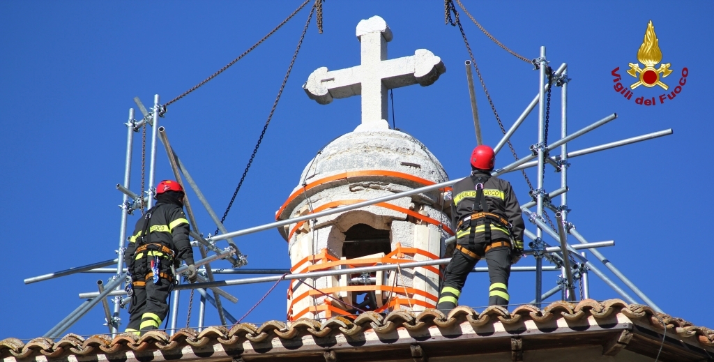 Macerata, rimozione della cupola e della lanterna dal santuario di Macereto a Visso