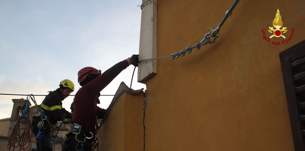 Macerata, rimozione della criticità in edificio di civile abitazione a Camerino