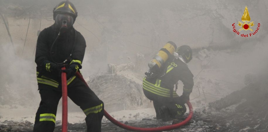 Genova, salvate quattro persone da un albergo in fiamme a Camogli