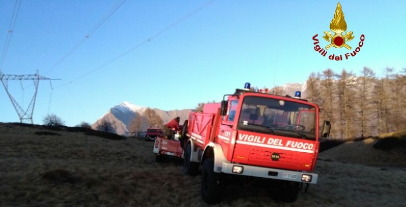 Lecco, incendio boschivo sulla zona alta del Monte Cimone