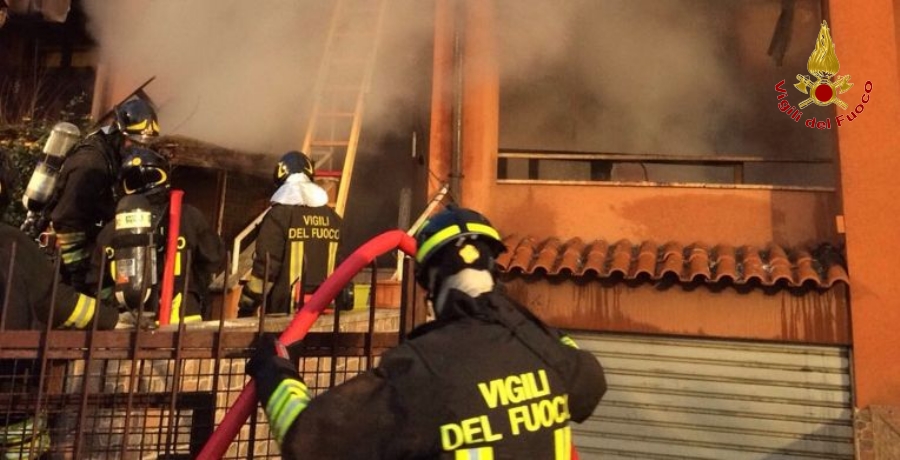 Miliano, violento incendio in una villetta nel comune di Mediglia