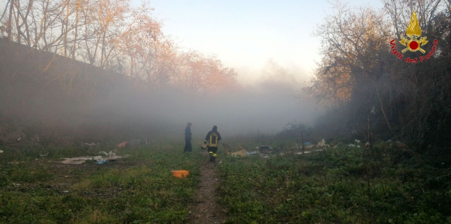 Roma, intervento per incendio rifiuti nel quartiere di Centocelle