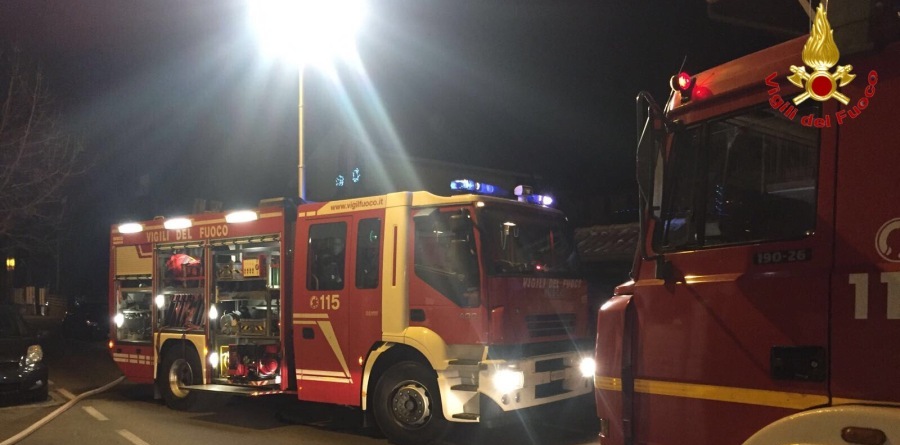 Varese, incendio tetto a Caronno Pertusella