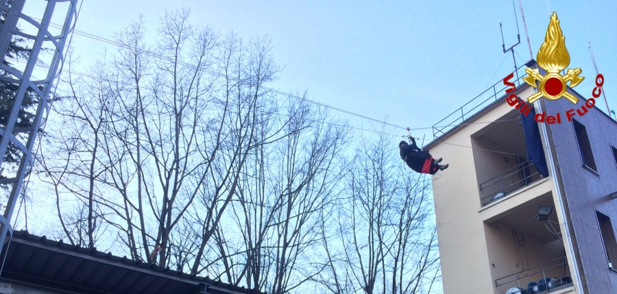 Lecco, la Befana dei Vigili del fuoco