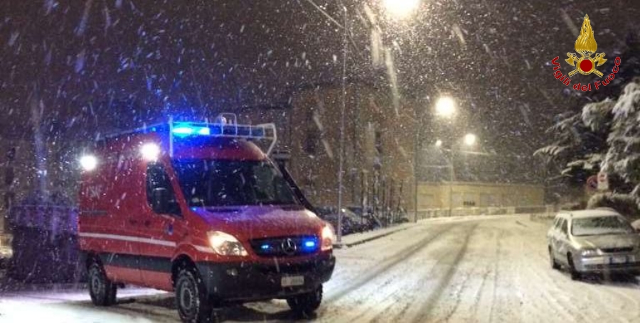 Catanzaro, numerosi interventi dei Vigili del fuoco a causa delle abbondanti nevicate in città e sulla provincia