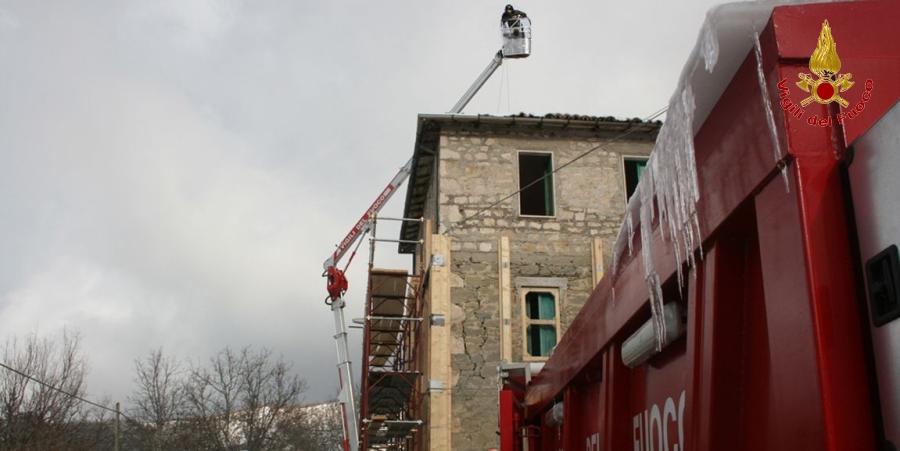 Ascoli Piceno, realizzato cerchiaggio palazzina a Pozza di Arquata Terme