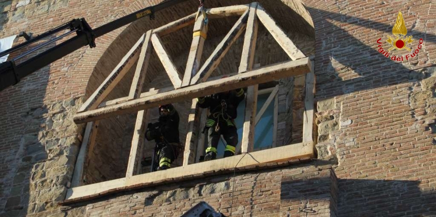 Macerata, realizzate le sbadacchiature alle finestre del Museo di Camerino