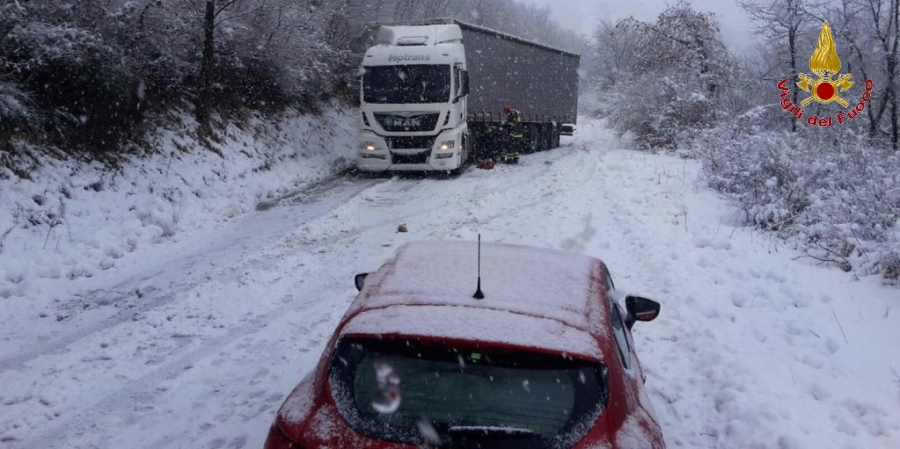 Ancona, interventi sulla "SP.16" a causa delle abbondanti nevicate