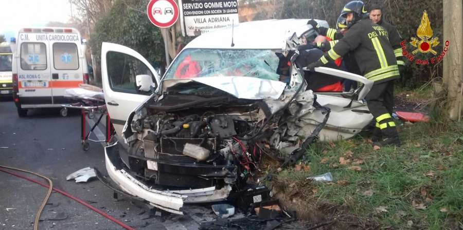 Roma, incidente stradale nel territorio del comune di Tivoli