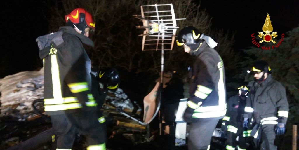 Ancona, incendio tetto e pannelli fotovoltaici di una villetta
