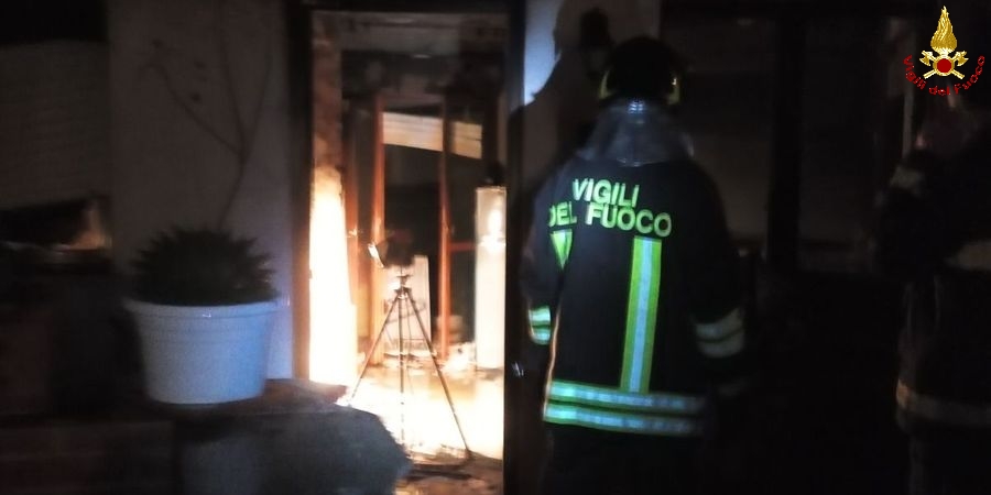 Roma, incendio in una villetta ad Anzio