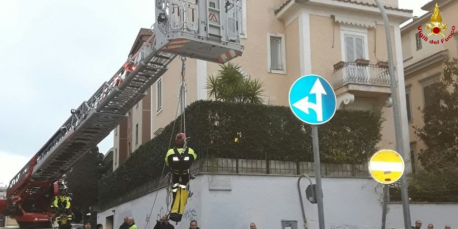 Roma, voragine nel quartiere Appio Latino