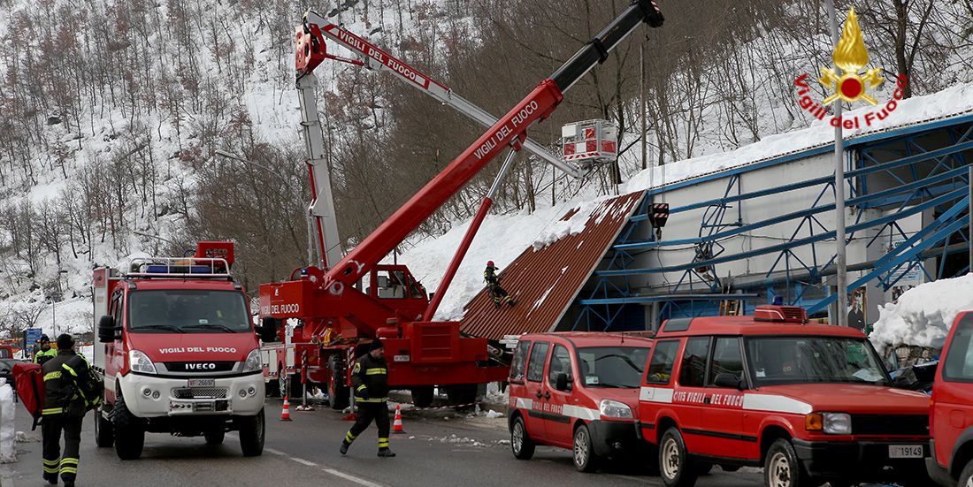 Ascoli Piceno, crollata la tettoia di un'autofficina a Trisungo nel comune di Arquata del Tronto