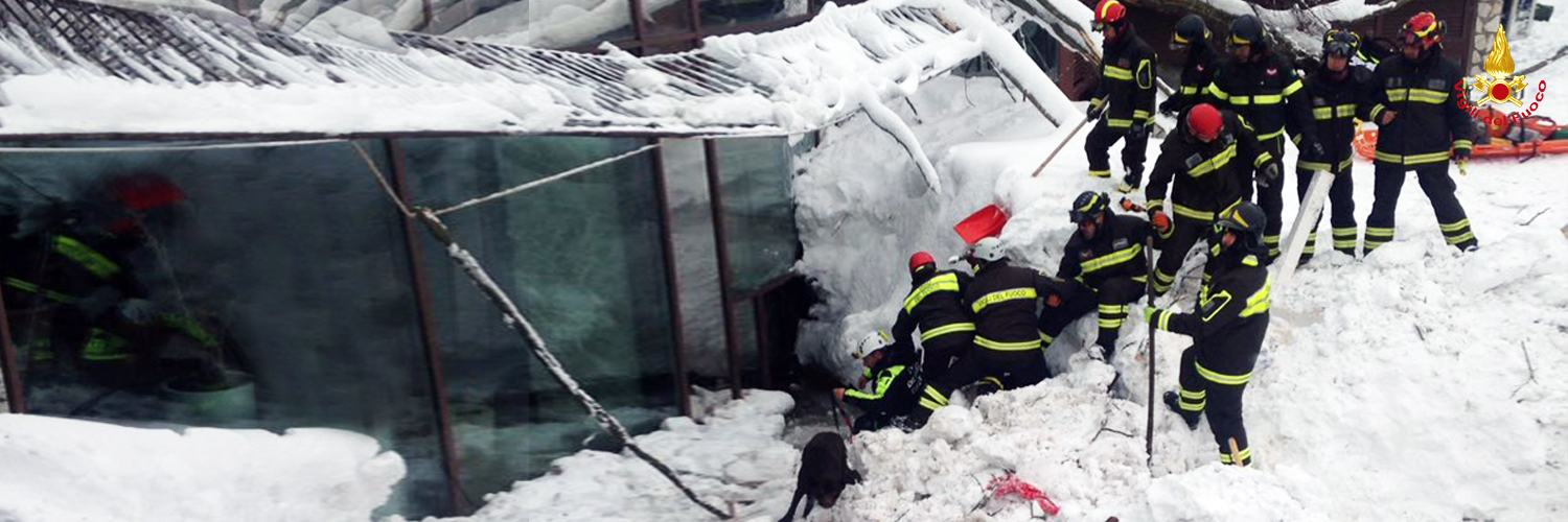 Pescara, continua il lavoro dei Vigili del Fuoco alla ricerca degli ultimi dispersi all'hotel Rigopiano