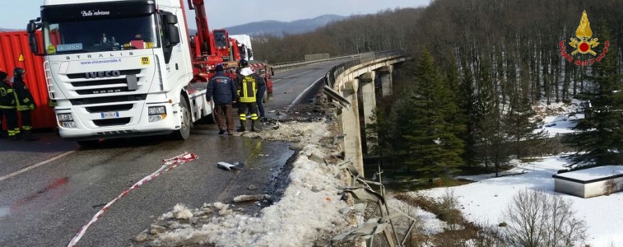 Isernia, una motrice vola per oltre 10 metri, conducente in salvo
