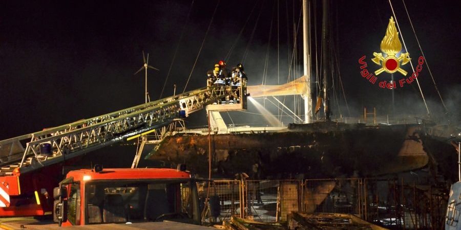 Palermo, incendio di due barche a vela