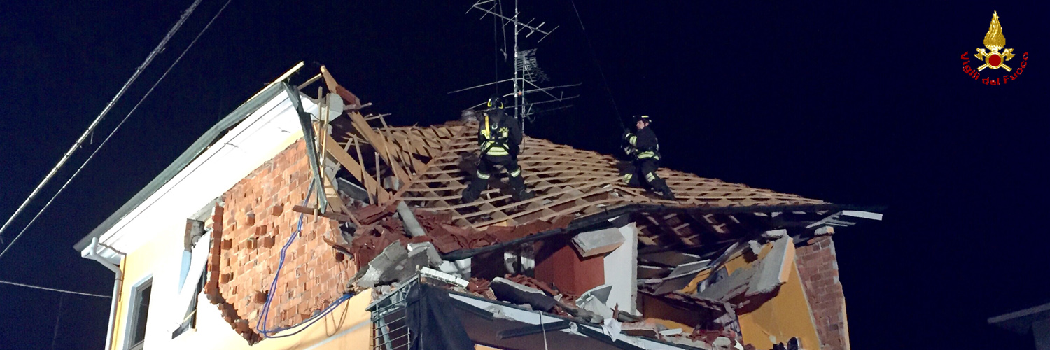 Varese, esplosione in una palazzina
