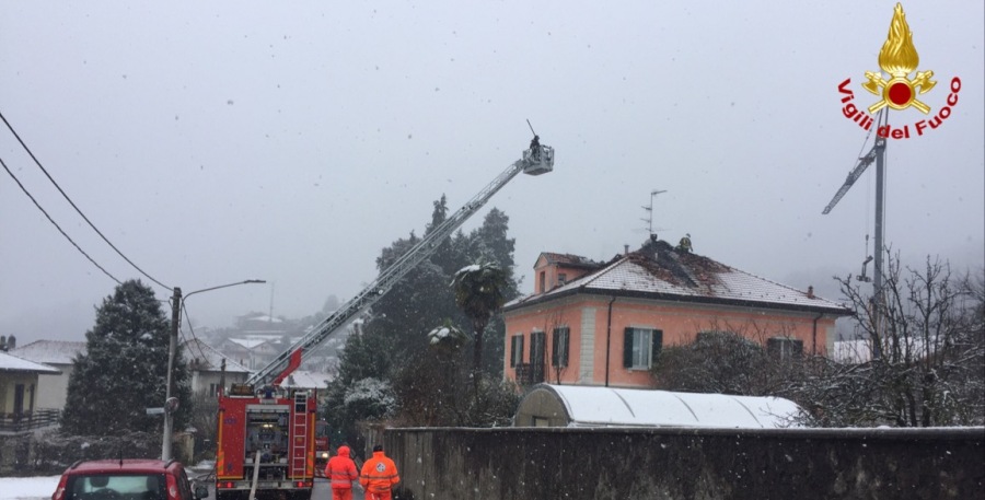 Varese, incendio tetto a Casale Litta