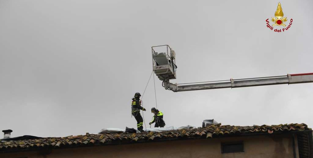 Macerata, copertura tetto in abitazione privata a Cignano frazione di Camerino