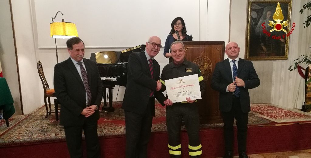 Verona, consegnato attestato di riconoscimento ai Vigili del fuoco