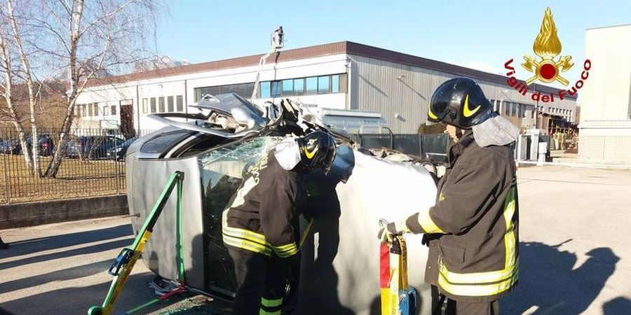 Belluno, seminario sulle tecniche d'intervento negli incidenti stradali con auto di ultima generazione