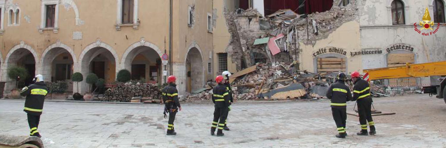 Prosegue l'opera dei Vigili del fuoco per la rimozione delle macerie e la messa in sicurezza dei centri colpiti dal sisma