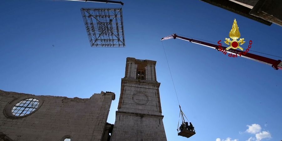 Perugia, posizionata la struttura di copertura del campanile di Santa Maria Argentea