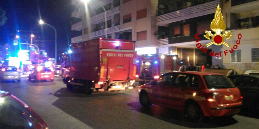 Roma, incendio in un garage
