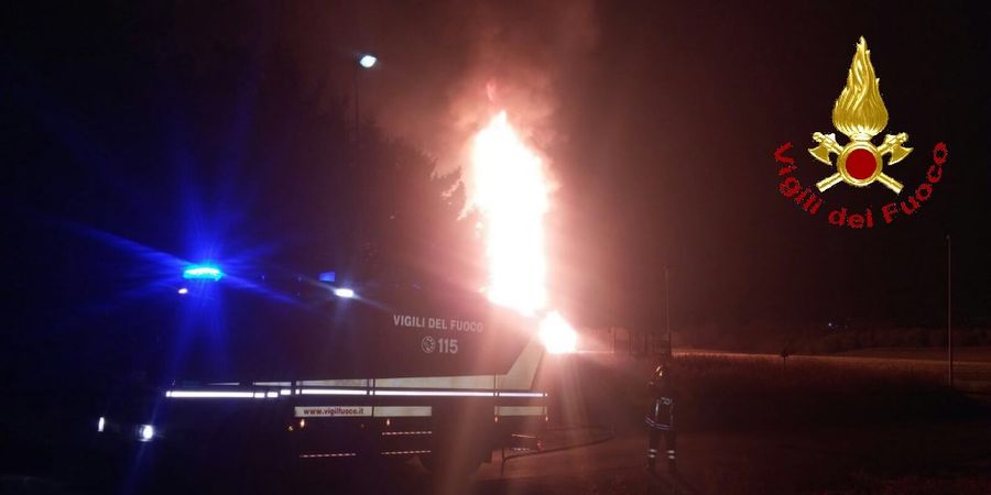 Grosseto, incendio in stazione di metano