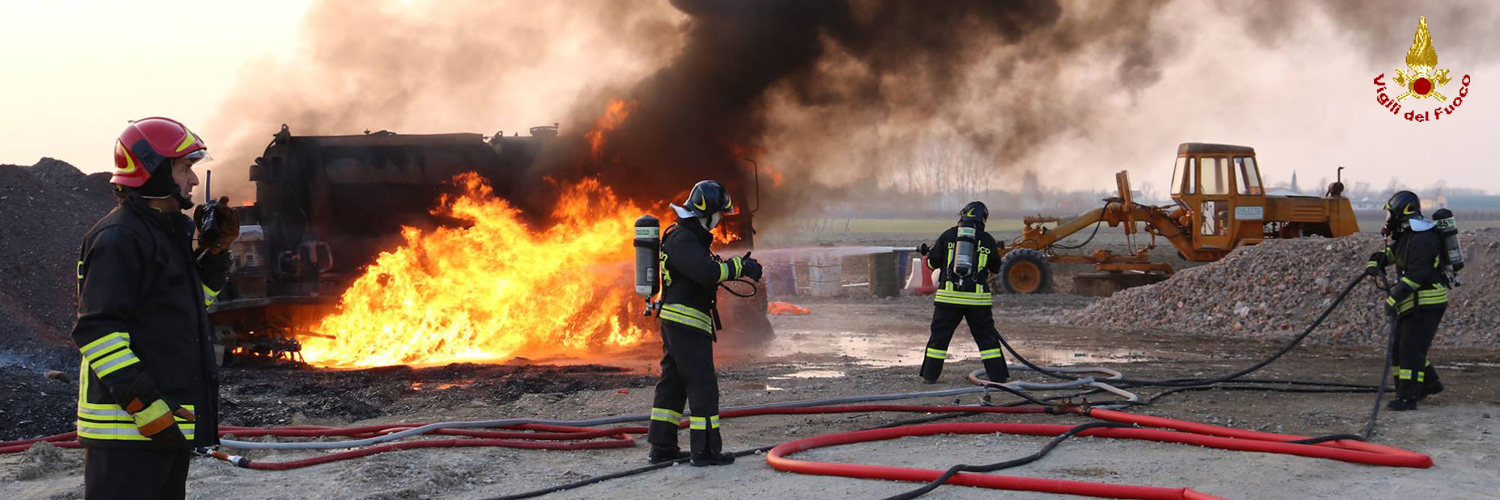Pordenone, autocisterna in fiamme a Prata di Pordenone